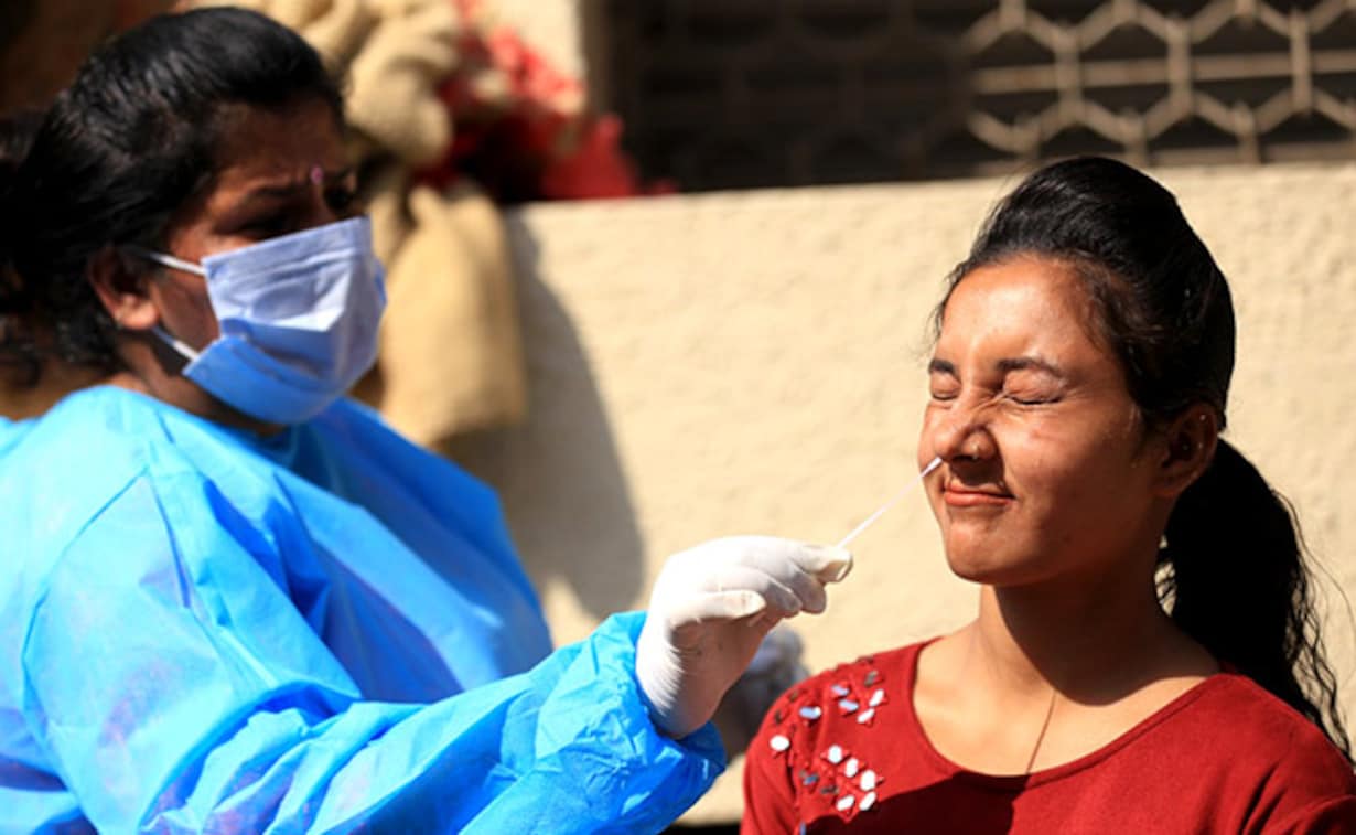 भारत में कोरोना संकट : 25,920 नए संक्रमित, इलाजरत मरीजों की संख्या 3 लाख से नीचे गिरी