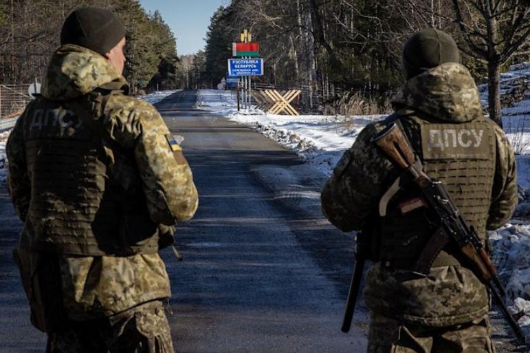 रूस-यूक्रेन संकट : रूस ने यूक्रेन से अपने राजनयिक कर्मचारियों को निकालना शुरू किया
