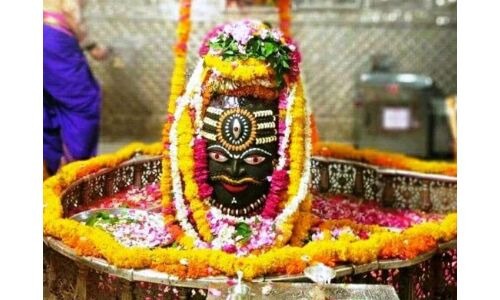 महाशिवरात्रि पर विश्व प्रसिद्ध भगवान महाकालेश्वर मंदिर में उमड़ी भीड़