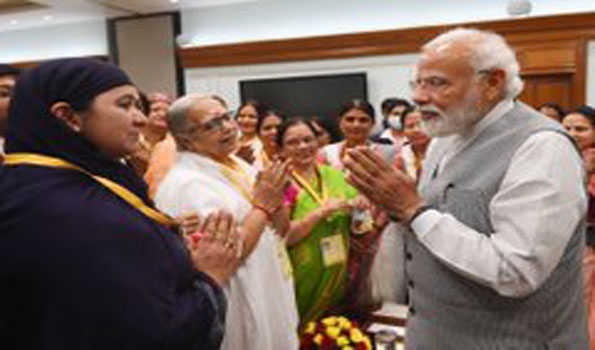 नारी शक्ति को भारत की विकास यात्रा में आगे रखने के प्रयास : प्रधानमंत्री मोदी