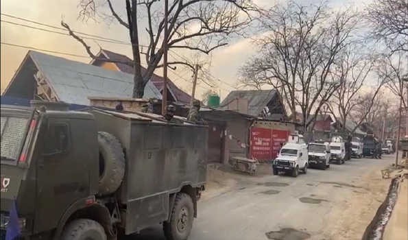 कश्मीर में अलग-अलग मुठभेड़ों में चार आतंकवादी ढेर, एक गिरफ्तार