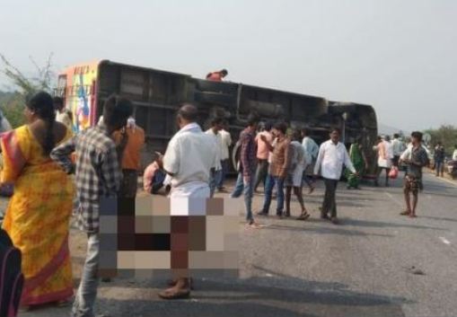 कर्नाटक : तुमकुर में 60 यात्रियों से भरी बस पलटी, हादसे में 8 की मौत, 20 से अधिक घायल