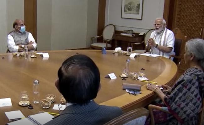 पीएम मोदी ने की सुरक्षा तैयारियों की समीक्षा, बैठक में रक्षा मंत्री भी रहे मौजूद