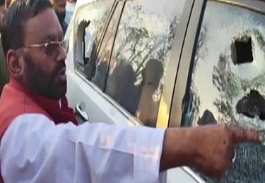 यूपी चुनाव : सपा नेता स्वामी प्रसाद मौर्य के काफिले पर हमला,  भाजपा प्रत्याशी पर आरोप