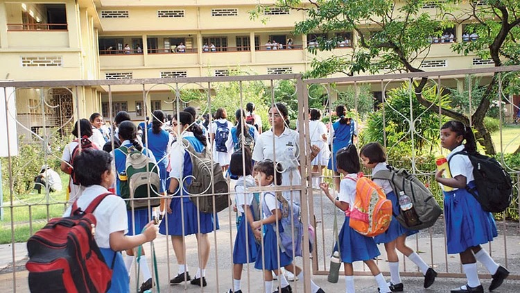 यूपी में चौथी लहर का डर! गाजियाबाद के दो स्कूलों के 5 बच्चे कोरोना पॉजिटिव