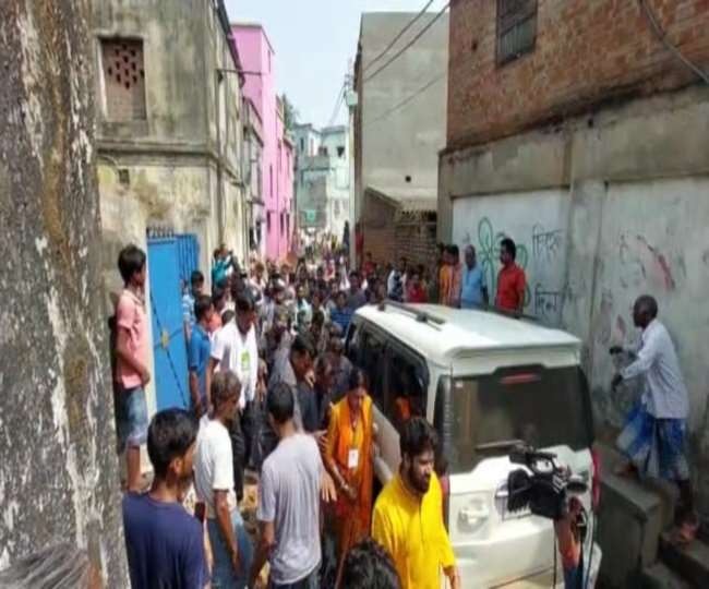 पश्चिम बंगाल : आसनसोल उपचुनाव के दौरान बवाल, भाजपा प्रत्याशी के वाहन पर पथराव