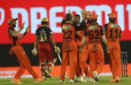 टाटा आईपीएल : आरसीबी का शर्मनाक समर्पण, सनराइजर्स हैदराबाद लगातार पांचवीं जीत के साथ दूसरे स्थान पर