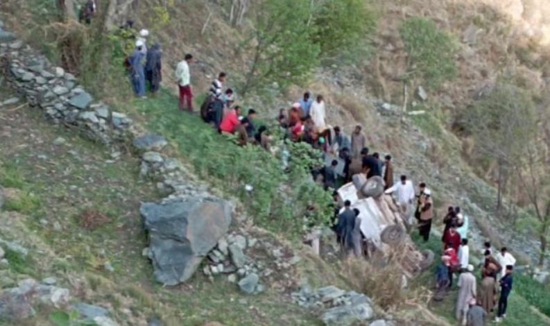 जम्मू-कश्मीर : पूंछ में बारातियों से भरी सूमो खाई में गिरी, 9 मरे, 4 घायल