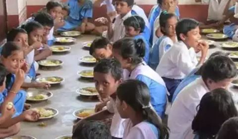 बिहार : अब हेडमास्टर साहब सबसे पहले चखेंगे बच्चों का खाना, तभी सरकारी स्कूलों में परोसा जाएगा मिड डे मील