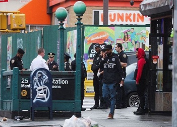 अमेरिका : न्यूयॉर्क के ब्रुकलिन स्टेशन पर फायरिंग, 5 मरे, 13 घायल, घटनास्थल से विस्फोटक बरामद