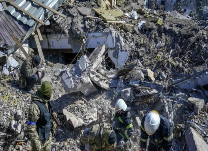 रूस-यूक्रेन युद्ध : यूक्रेन की क्रामातोर्स्क सिटी में रेलवे स्टेशन पर रॉकेट से हमला, 35 लोग मरे, 100 घायल