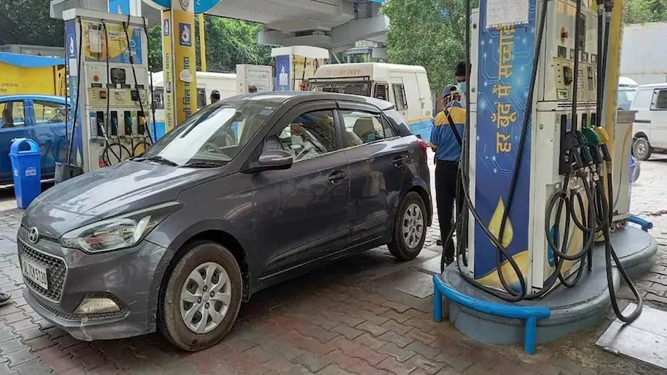 Petrol-Diesel Price: तेल कंपनियों ने जारी किए पेट्रोल-डीजल के रेट्स, यहां करें चेक