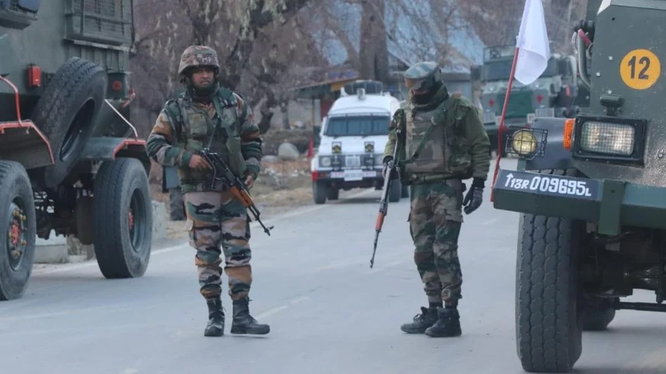 जम्मू-कश्मीर : सुरक्षा बलों के साथ मुठभेड़ में हिजबुल के दो आतंकवादी ढेर