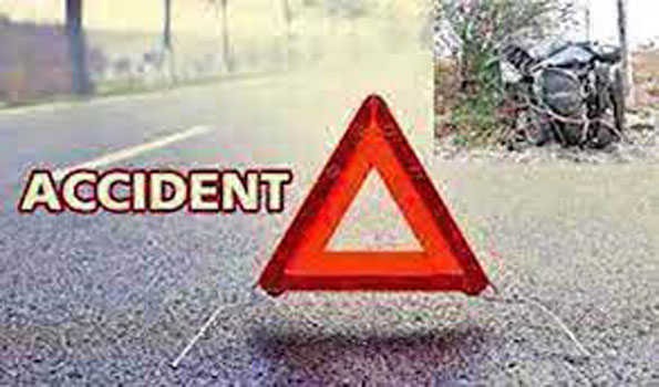 पश्चिम चंपारण : सड़क दुर्घटना में कार सवार चार लोगों की मौत, चार घायल