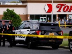 अमेरिकी सुपर मार्केट में गोलीबारी