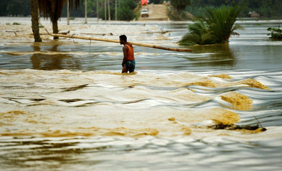 असम : बाढ़ और भूस्खलन से अब तक 14 लोगों की मौत, रेल की पटरियों पर गुजर रही जिंदगी