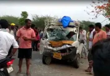 तेलंगाना : कामारेड्डी जिले में लॉरी व मिनी ट्रक की टक्कर, 8 लोगों की मौत, 20 अन्य घायल