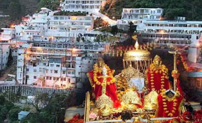 जम्मू-कश्मीर : त्रिकूट पहाड़ियों के जंगल में आग के चलते माता वैष्णो देवी मंदिर की यात्रा का नया रूट बंद