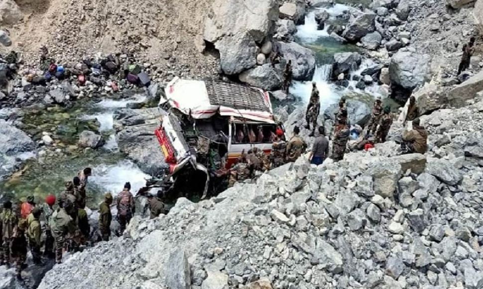 लद्दाख के तुर्तुक में हादसा : श्योक नदी में सैन्य वाहन गिरने से 7 जवानों की मौत, 19 घायलों में कई गंभीर