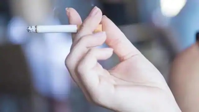 यूपी की स्कूली लड़कियां तंबाकू खाने-धुंआ उड़ाने में लड़कों से आगे, सर्वे में रिपोर्ट में खुलासा