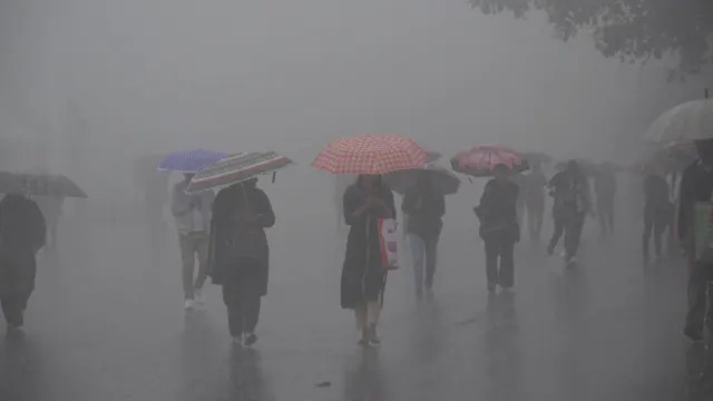 UP Weather: यूपी में मानसून ने रफ्तार पकड़ी, अगले दो दिनों में प्रदेश के इन जिलों में भारी बारिश