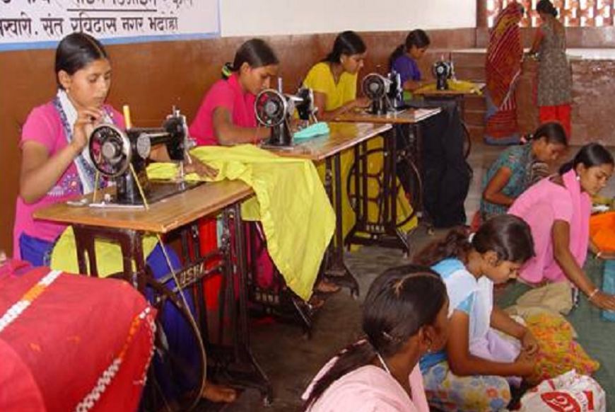 मोदी सरकार की महिलाओं के लिए बड़ी सौगात : अब निःशुल्क दी जाएगी सिलाई मशीन