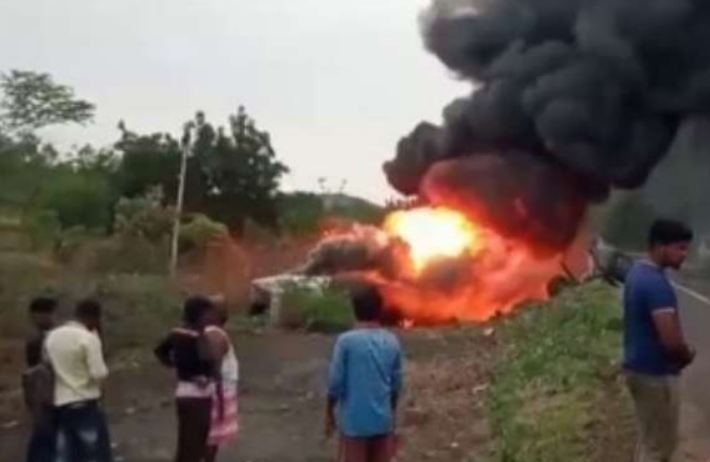कर्नाटक : कलबुर्गी में भीषण सड़क हादसा, बस में आग लगने से एक ही परिवार के 7 लोग जिंदा जल मरे