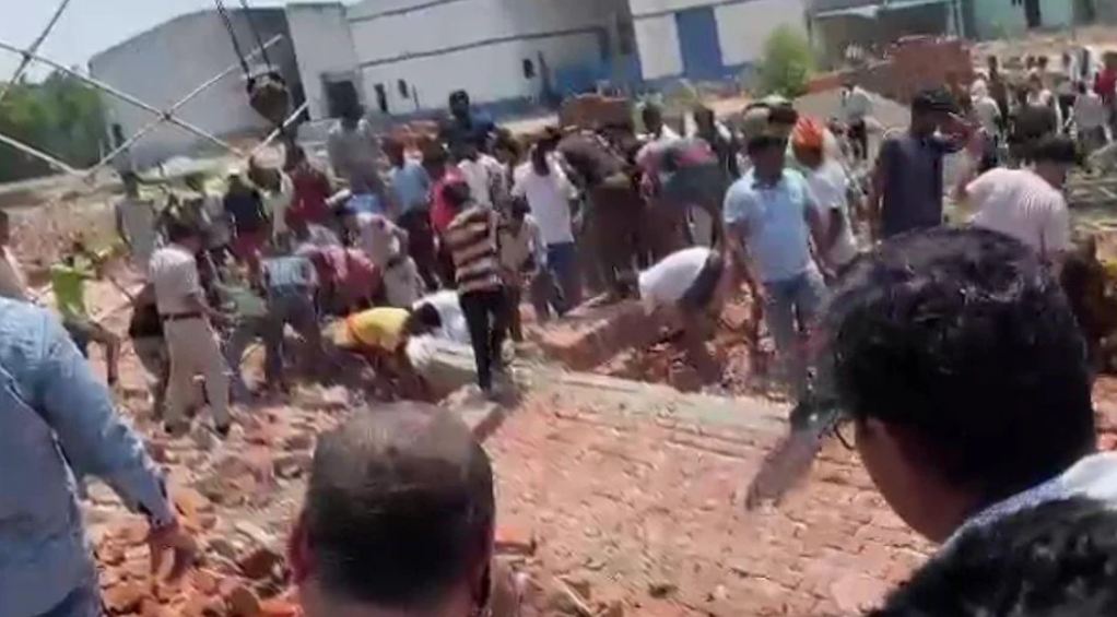 दिल्ली : अलीपुर में गिरी गोदाम की दीवार, 5 श्रमिकों की दबकर मौत, कई अन्य घायल