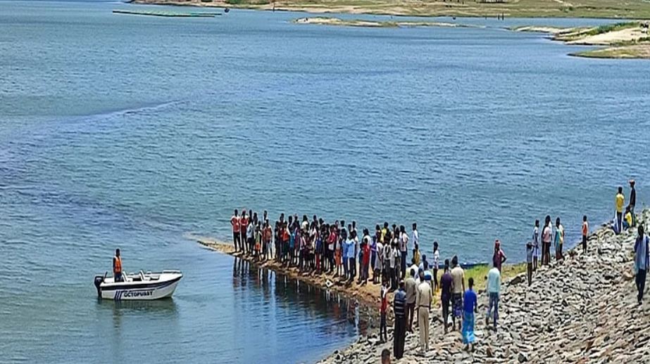 झारखंड : कोडरमा के पंचखेरो डैम में नौका पलटी, 9 लोग डूबे, एक सुरक्षित निकला