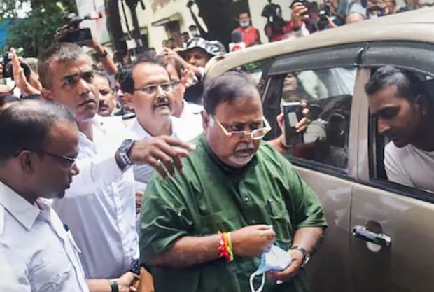 पश्चिम बंगाल : ममता सरकार के मंत्री पार्थ चटर्जी 2 दिनों की ईडी कस्टडी में भेजे गए