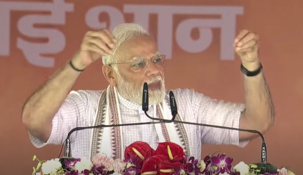 पीएम मोदी ने बुंदेलखंड एक्सप्रेसवे के उद्घाटन के बाद कहा – यूपी नए संकल्पों को लेकर अब तेज गति से दौड़ने के लिए तैयार