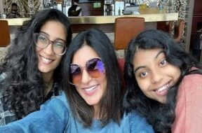 सुष्मिता सेन अपनी बेटियों के साथ