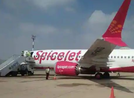 दिल्ली से दुबई जा रहे स्पाइसजेट के विमान में आई तकनीकी खराबी, कराची में आपात लैंडिंग