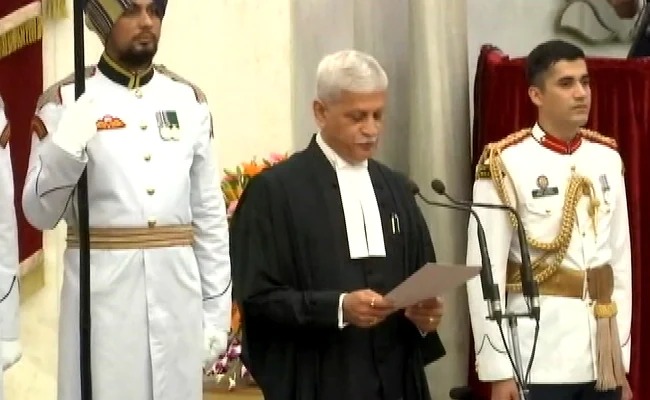 जस्टिस उदय उमेश ललित बने भारत के 49वें प्रधान न्यायाधीश, राष्ट्रपति मुर्मू ने दिलाई शपथ