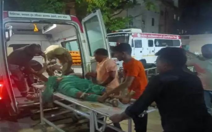 यूपी : आजमगढ़ में डिवाइडर से टकराई कार, 5 लोगों की मौत, सीएम योगी ने जताया दुख