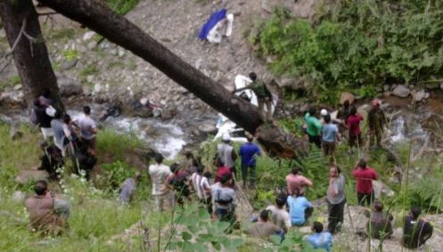 जम्मू-कश्मीर : किश्तवाड़ में अनियंत्रित टाटा सूमो गहरी खाई में गिरी, 8 लोगों की मौत, 3 की हालत गंभीर