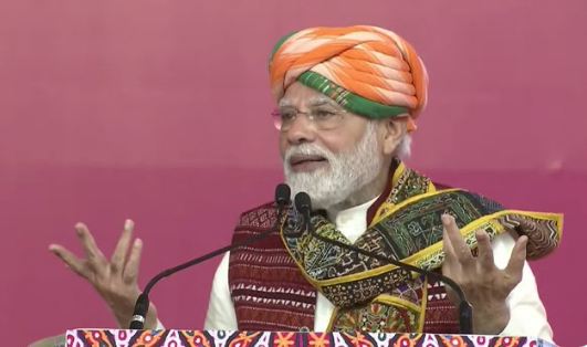 पीएम मोदी बोले – देश और दुनिया में गुजरात को बदनाम करने के लिए साजिशें रची गईं, फिर भी विकास हुआ