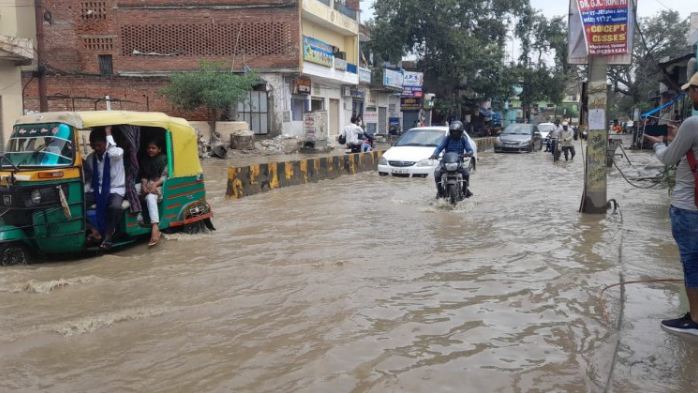 वाराणसी में खतरे के निशान से ऊपर बह रहीं गंगा का जलस्तर थमा, 608.572 हेक्टेयर फसल प्रभावित