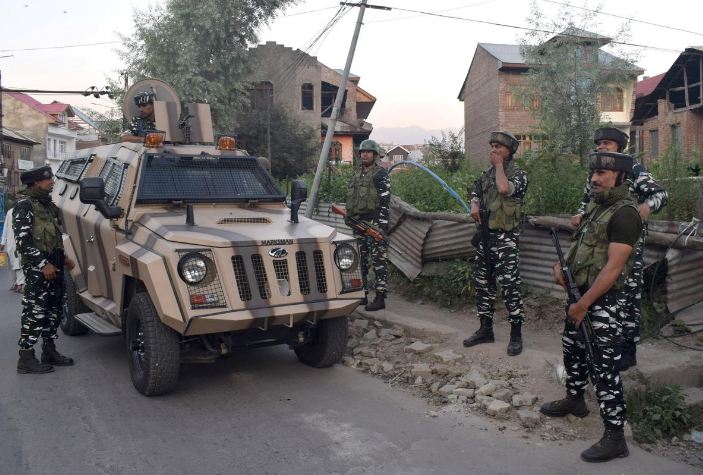 जम्मू-कश्मीर में फिर टारगेट किलिंग : आतंकियों ने शोपियां में नाम पूछकर दो कश्मीरी पंडित भाइयों पर फायरिंग की, एक की मौत
