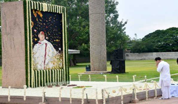 ‘भारत जोड़ो यात्रा’ शुरू करने से पहले राहुल ने पिता राजीव गांधी के स्मारक पर किया माल्यार्पण
