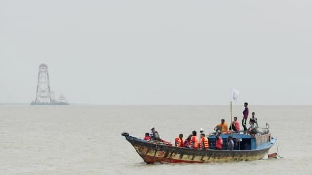बांग्लादेश में हिंदू श्रद्धालुओं से भरी नाव पलटी, 24 लोगों की मौत, 12 से ज्यादा लापता