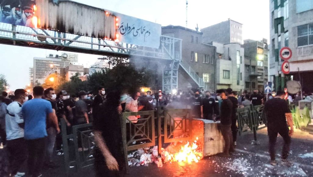 ईरान में हिजाब विरोधी प्रदर्शन उग्र, सुरक्षा बलों की काररवाई में अब तक 31 लोगों की मौत