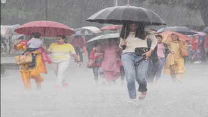 यूपी के 20 जिलों में दो दिनों तक मूसलाधार बारिश का अलर्ट, लखनऊ पर दिखा घने बादलों का जमावड़ा