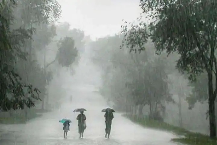 दिल्ली-NCR में बदला मौसम, यूपी-उत्तराखंड में हो सकती है तेज बारिश, IMD ने जारी किया अलर्ट