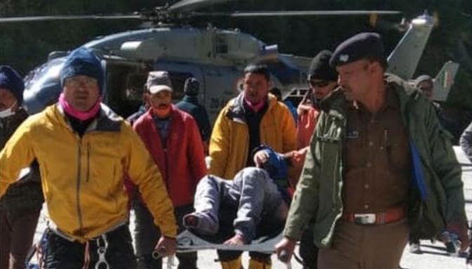 उत्तराखंड : उत्तरकाशी में बर्फीले तूफान में फंसे कई पर्वतारोही, 10 की मौत, सेना का रेस्क्यू ऑपरेशन