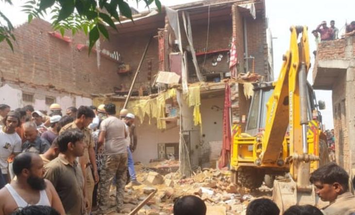 यूपी : गाजियाबाद में जोरदार धमाके से उड़ा दो मंजिला मकान, महिला व 2 बच्चों की मौत, 7 घायल