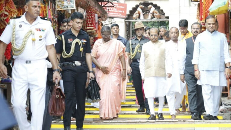 असम : राष्ट्रपति द्रौपदी मुर्मू ने कामाख्या मंदिर में की पूजा-अर्चना