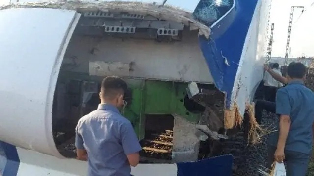 मुंबई-गुजरात वंदे भारत एक्सप्रेस तीसरी बार दुर्घटनाग्रस्त, मवेशी से टक्कर के बाद ट्रेन का अगला हिस्सा टूटा