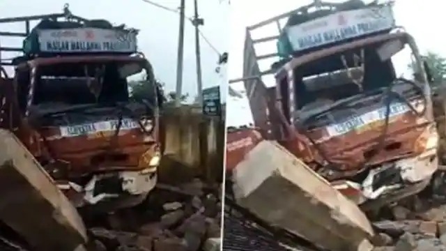 कर्नाटक के बीदर में ट्रक से टकराकर ऑटो के उड़े परखच्चे, सात महिलाओं की मौके पर मौत, 11 घायल