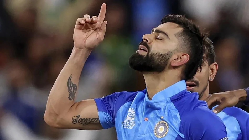 टीम इंडिया के लिए बुरी खबर, सेमीफाइनल से पहले हर्षल पटेल की गेंद पर चोटिल हुए कोहली